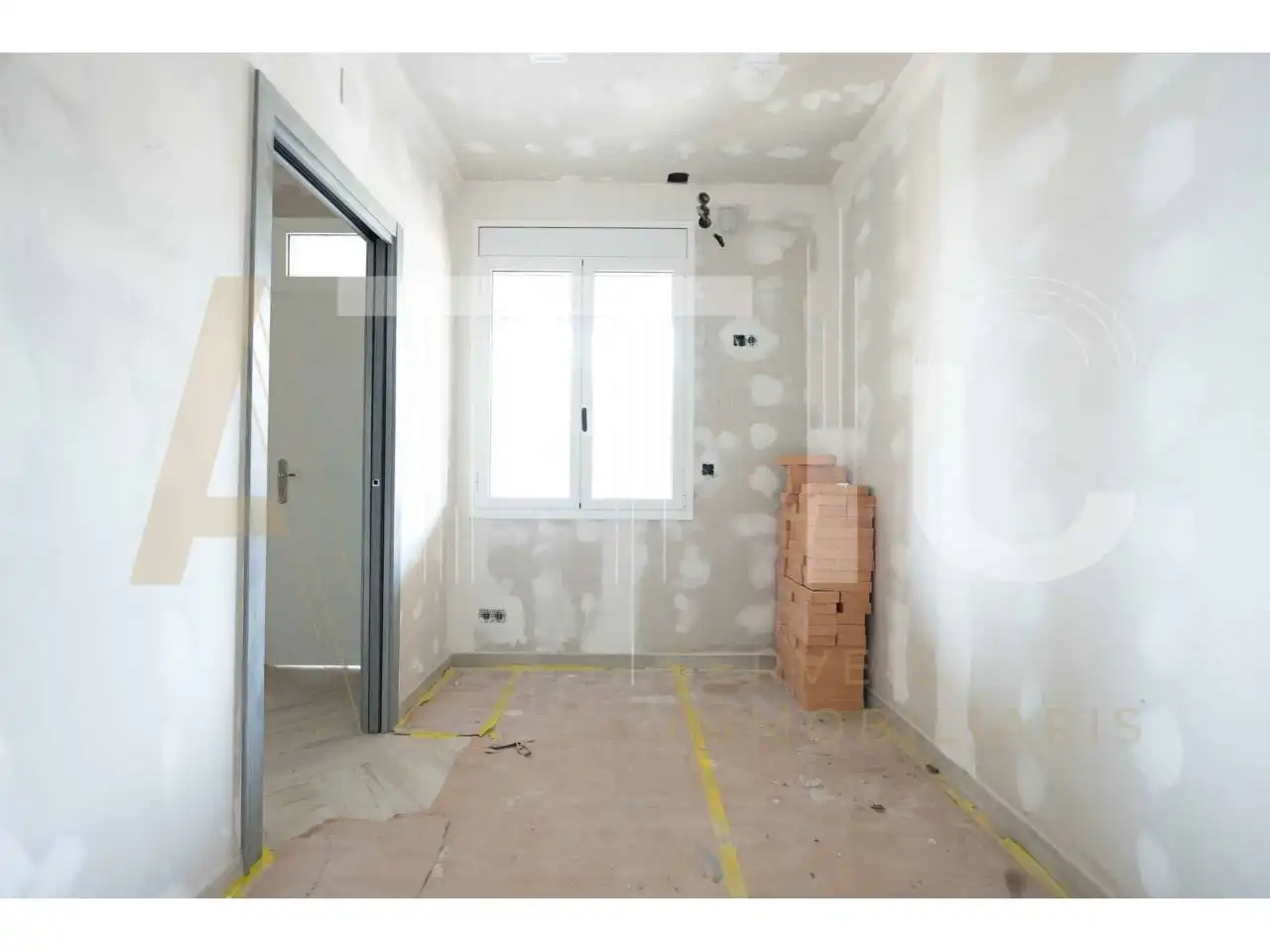 Flat for sale in Sabadell  with Air Conditioner