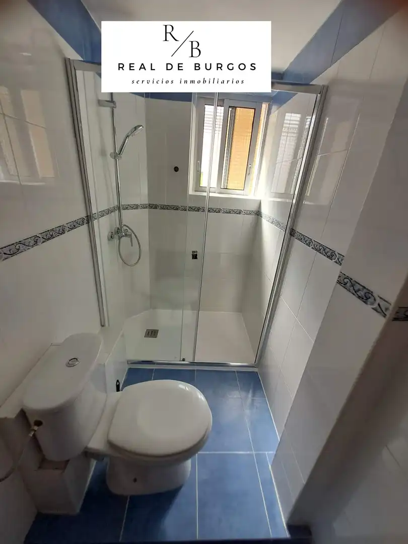 Baño de Piso de alquiler en Valladolid con Calefacción, Terraza y Amueblado