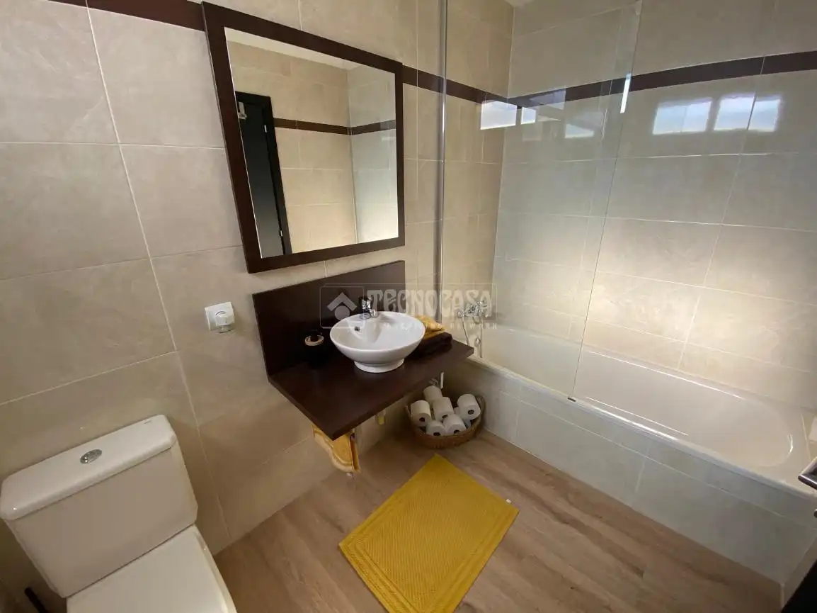 Baño de Casa adosada en venta en Cuarte de Huerva con Aire acondicionado y Calefacción