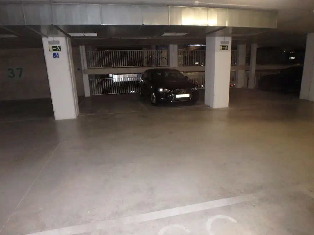 Garage for rent in Lezkairu