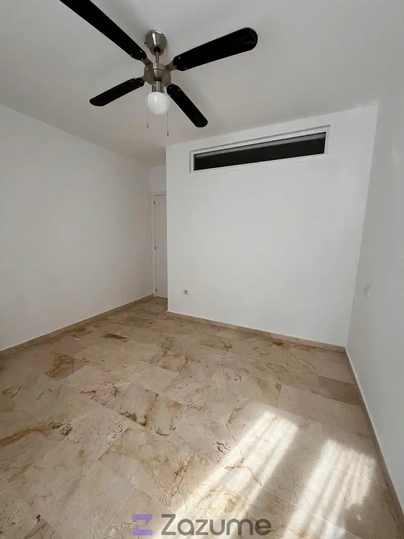 Flat for rent in Granada  with Air Conditioner, Heating and Washing machine