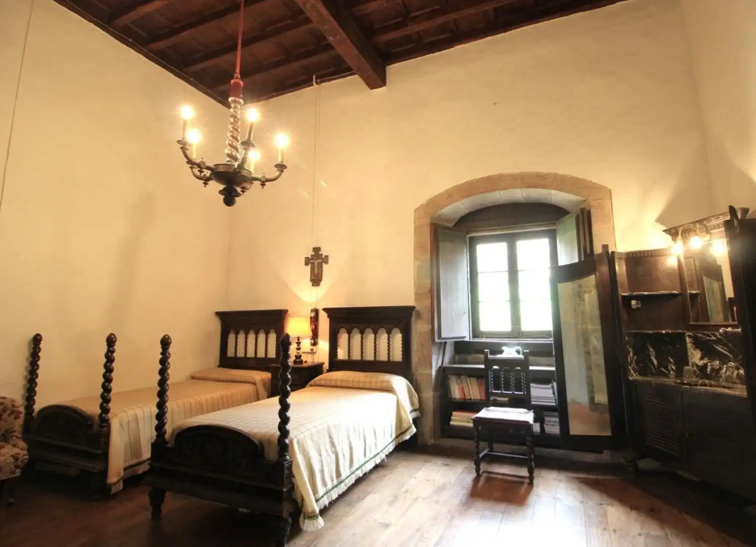 Dormitori de Casa o xalet en venda en Salas amb Calefacció, Jardí privat i Parquet