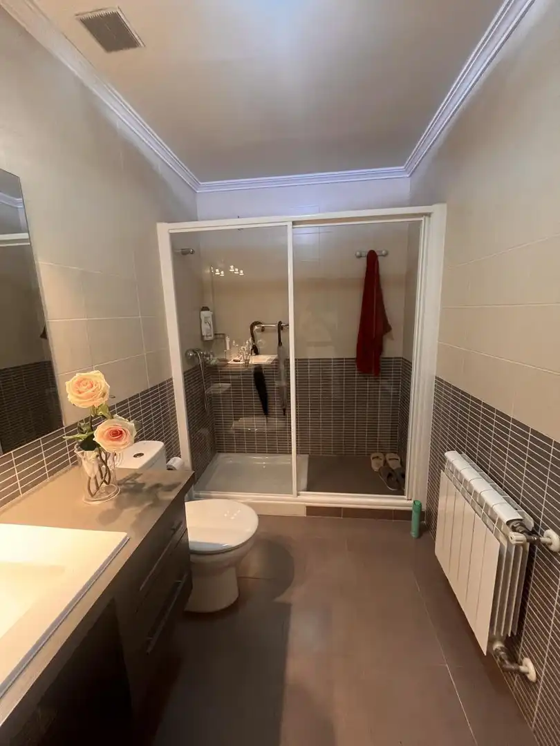 Baño de Piso en venta en Plasencia con Aire acondicionado, Terraza y Amueblado
