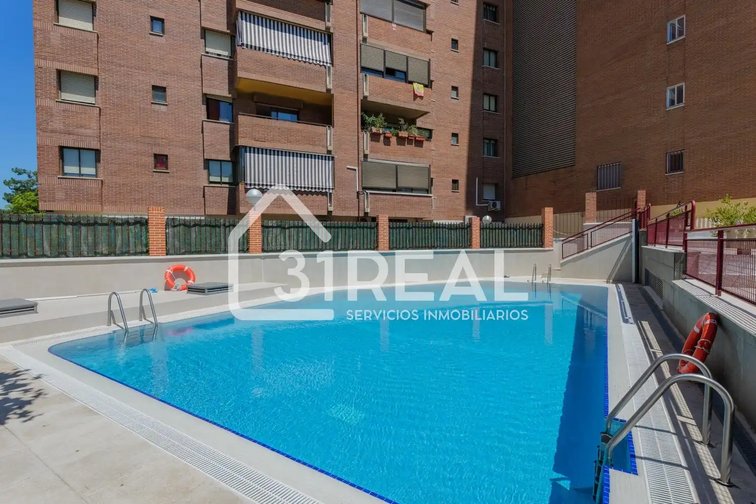 Piscina de Piso en venta en Madrid con Calefacción, Jardín privado y Terraza