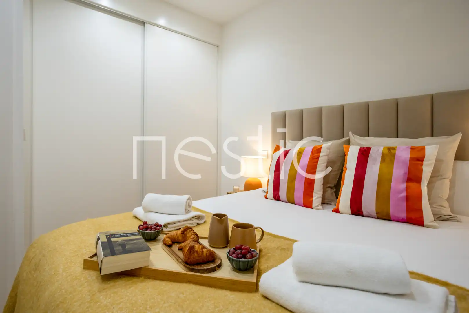 Dormitori de Apartament de lloguer en Madrid amb Aire condicionat, Calefacció i Moblat