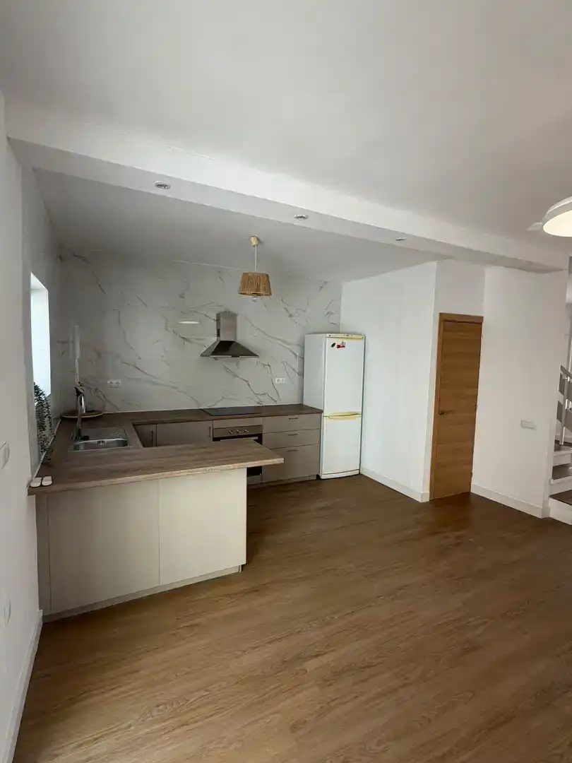 Cuina de Casa adosada en venda en Cartagena amb Aire condicionat, Jardí privat i Parquet