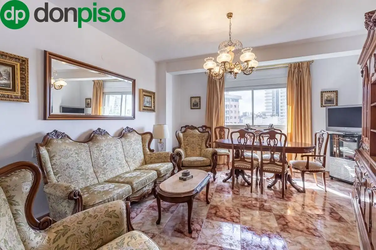 Living room of Flat for sale in Granada  with Air Conditioner, Heating and Terrace