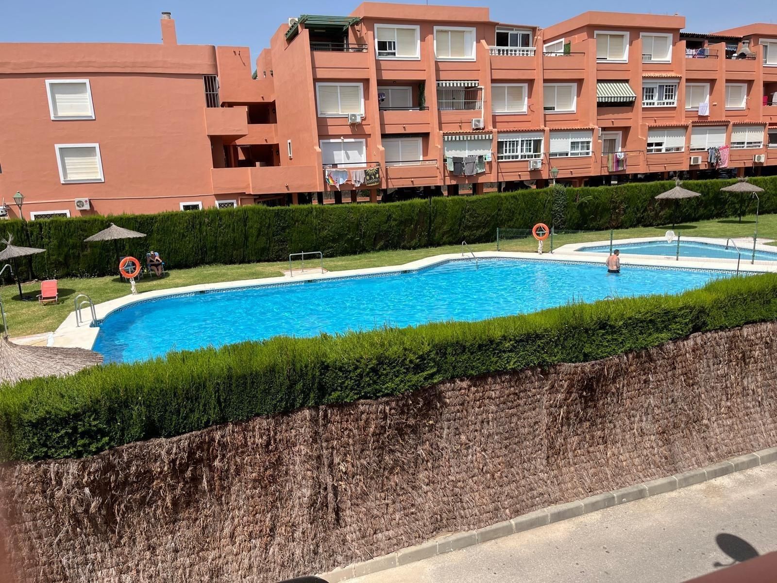 Piscina de Apartament en venda en Algeciras amb Piscina comunitària