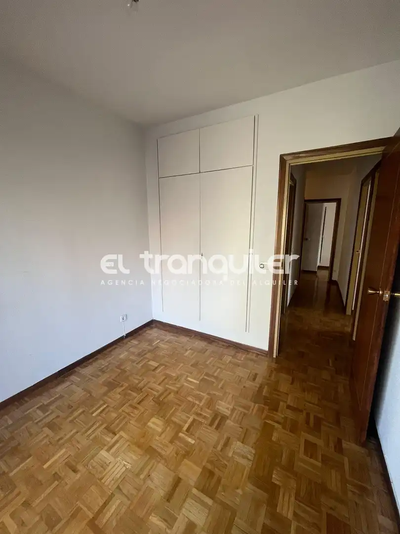 Bedroom of Flat for rent in Madrid  with Parquet flooring, Terrace and Washing machine