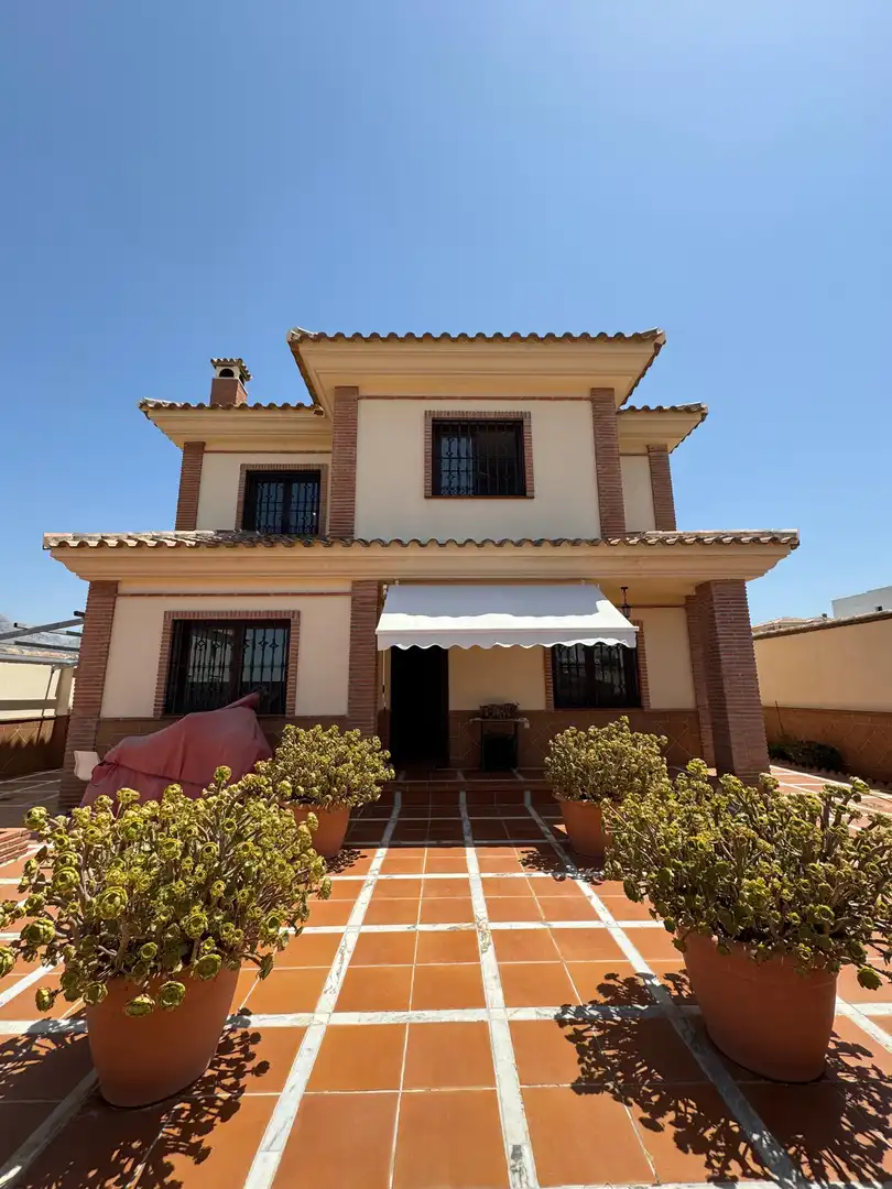Casa amb jardí en venda a Casabermeja