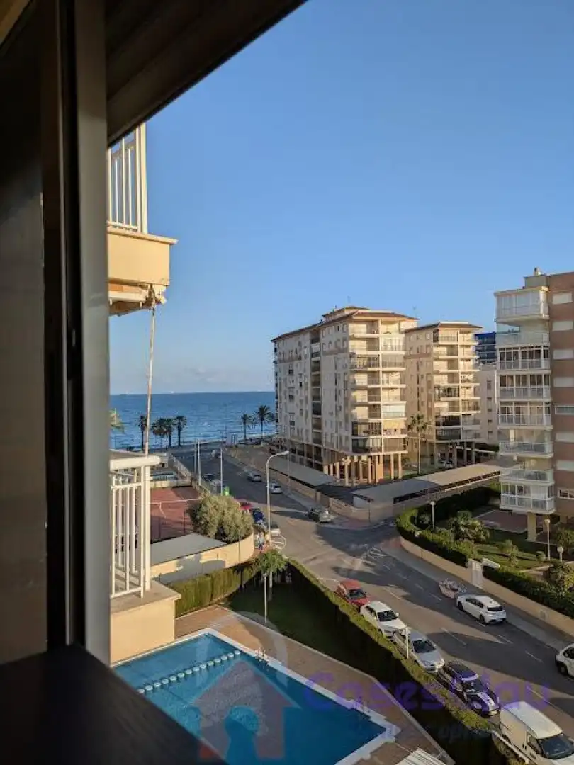Vista exterior de Piso en venta en Benicasim / Benicàssim con Piscina comunitaria