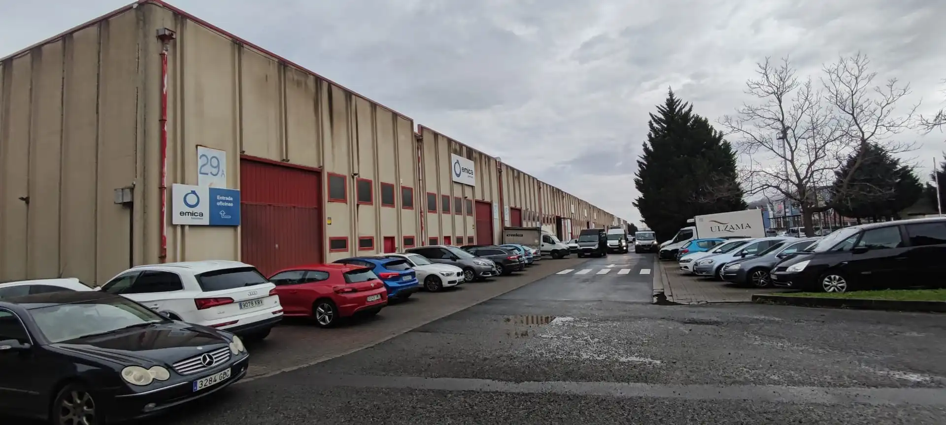 Vista exterior de Oficina en venda en Zalla  amb Moblat i Alarma