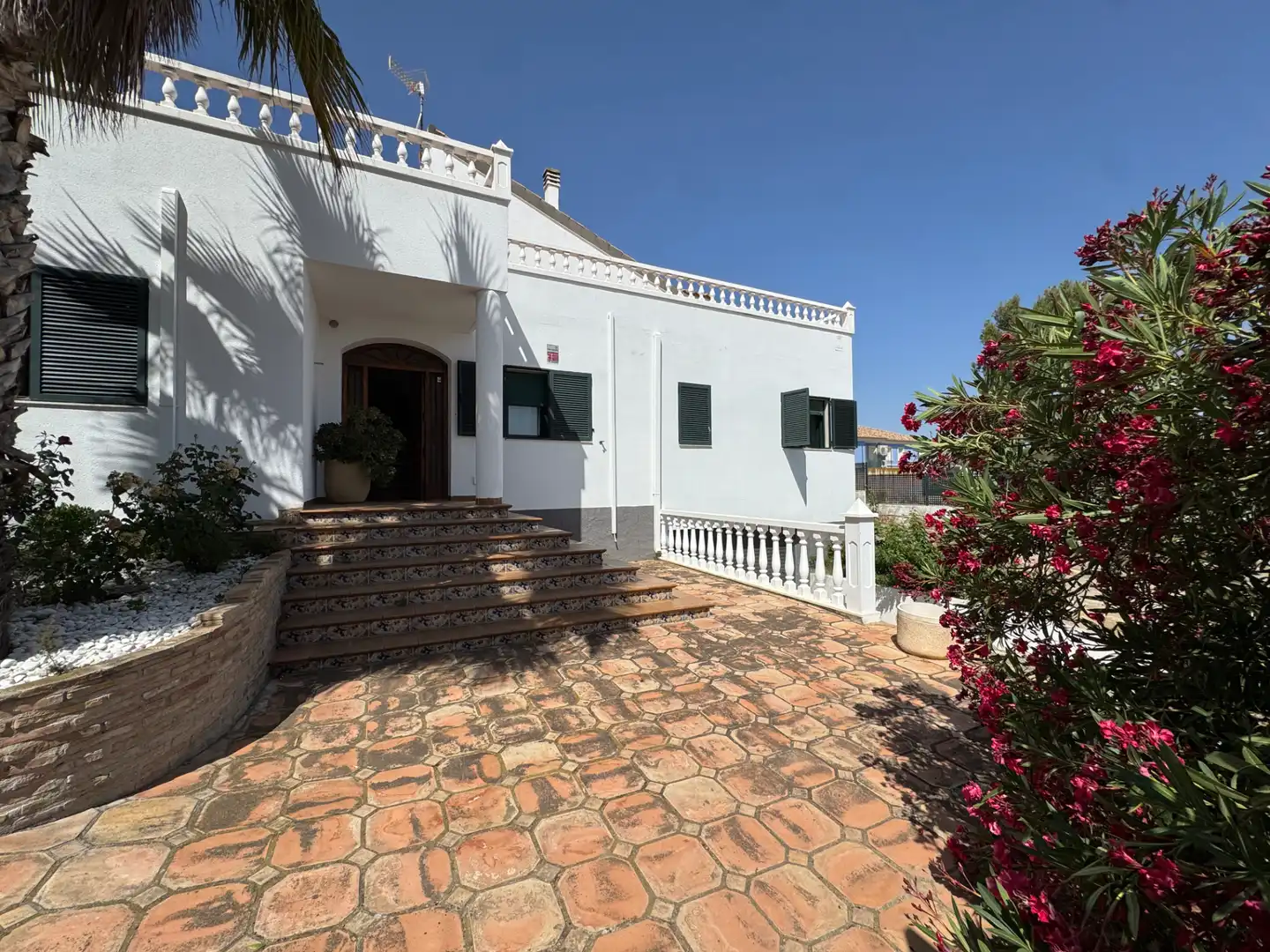 Chalet con terraza en venta en Calle Urba Coto Riñales 119, imagen 55