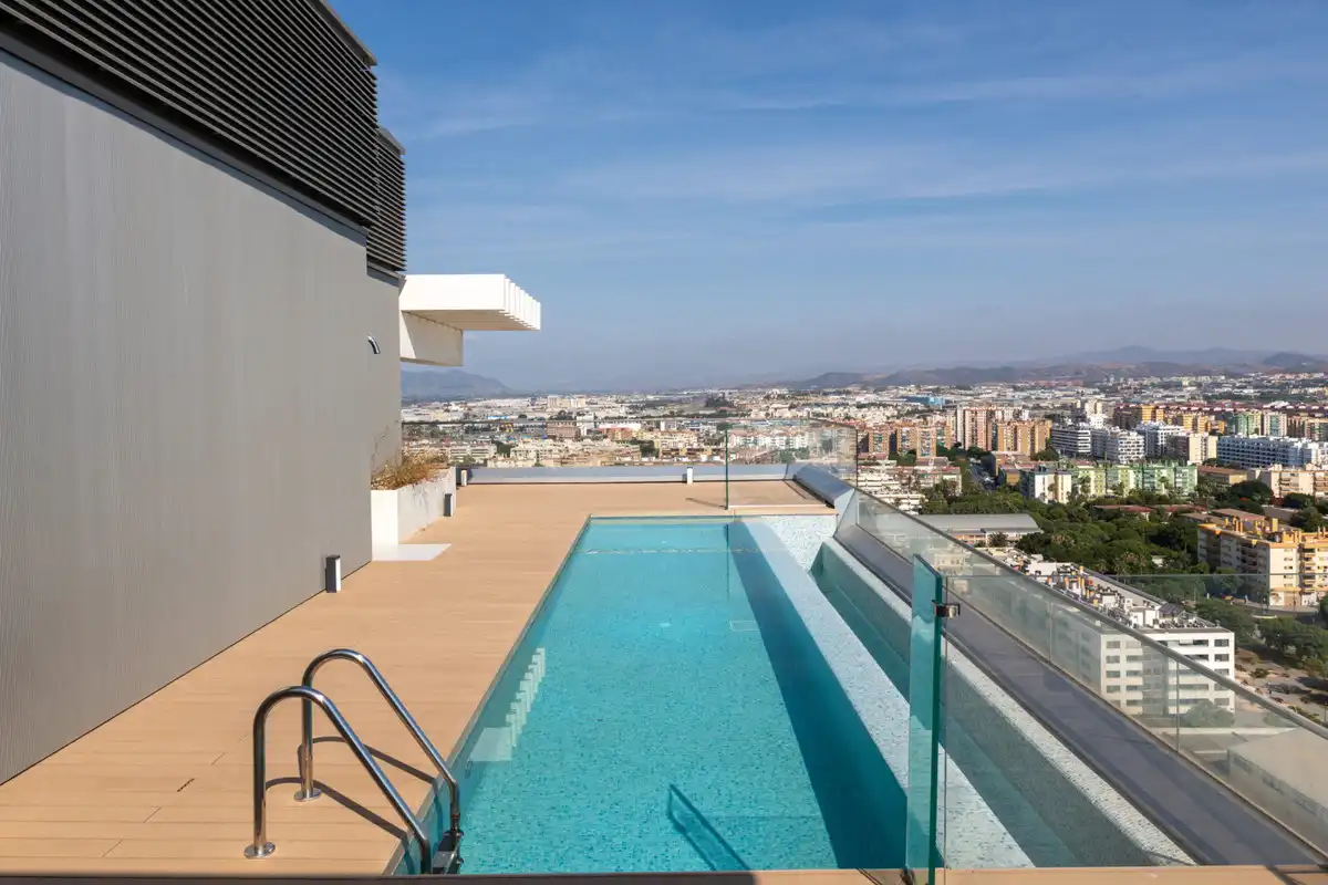 Piscina de Àtic en venda en Málaga amb Aire condicionat, Jardí privat i Terrassa