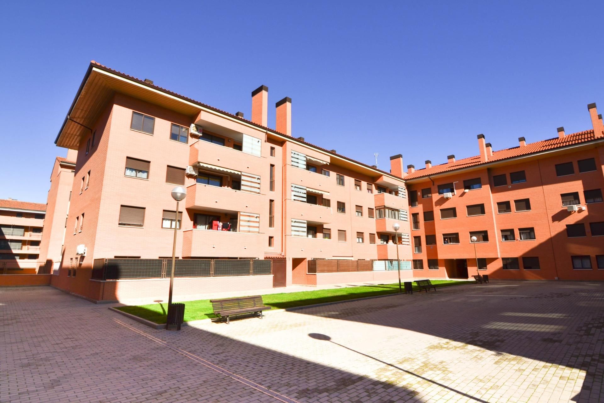 Vista exterior de Planta baixa en venda en Navalcarnero amb Calefacció, Jardí privat i Terrassa