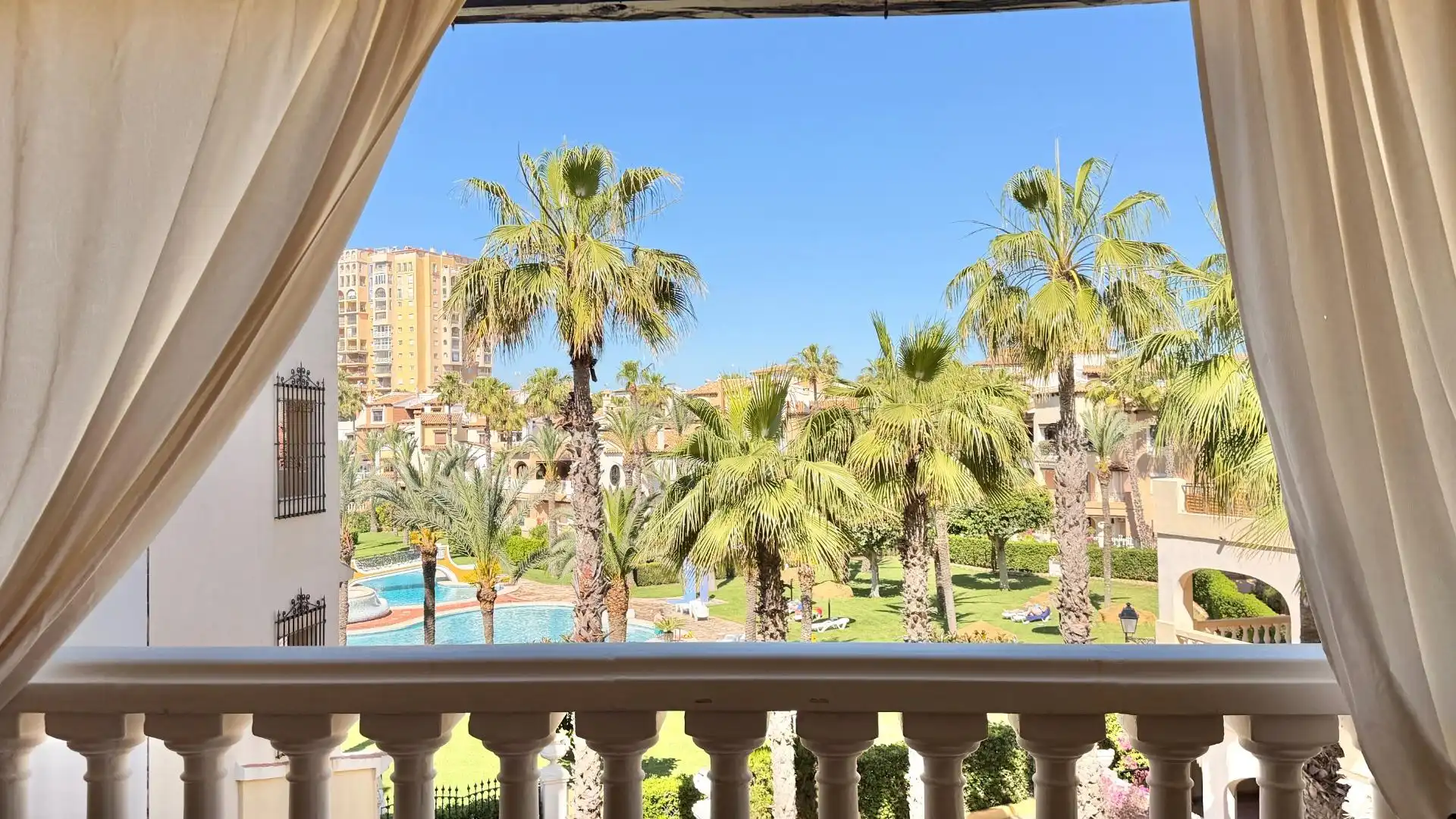 Vista exterior de Apartamento en venta en Torrevieja con Aire acondicionado, Terraza y Amueblado
