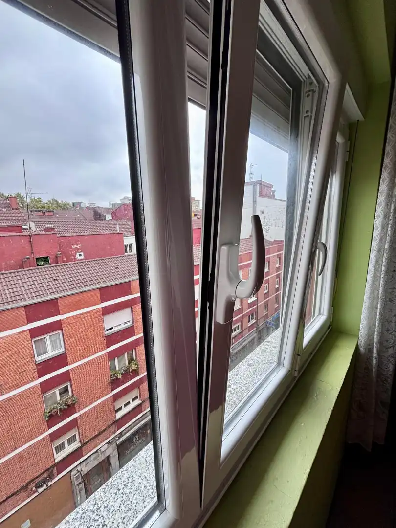 Vista exterior de Piso en venta en Gijón  con Amueblado y Horno