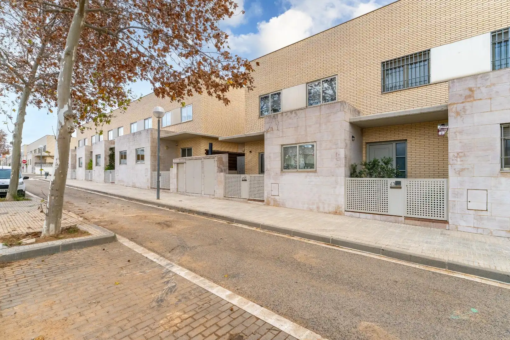 Vista exterior de Casa adosada en venta en Montbrió del Camp con Aire acondicionado, Calefacción y Jardín privado