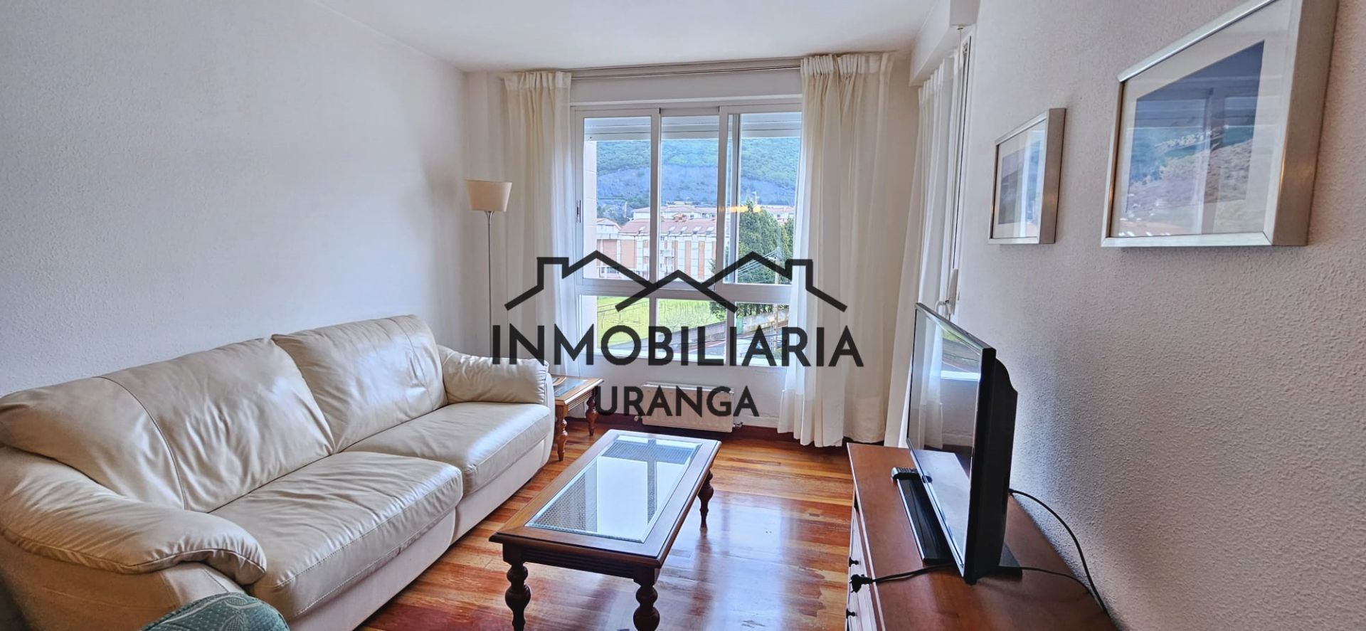 Sala d'estar de Pis en venda en Castro-Urdiales amb Calefacció, Terrassa i Moblat