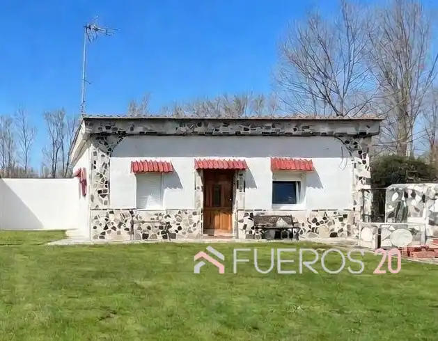 Vista exterior de Casa o chalet en venta en Medina de Pomar con Calefacción y Parquet