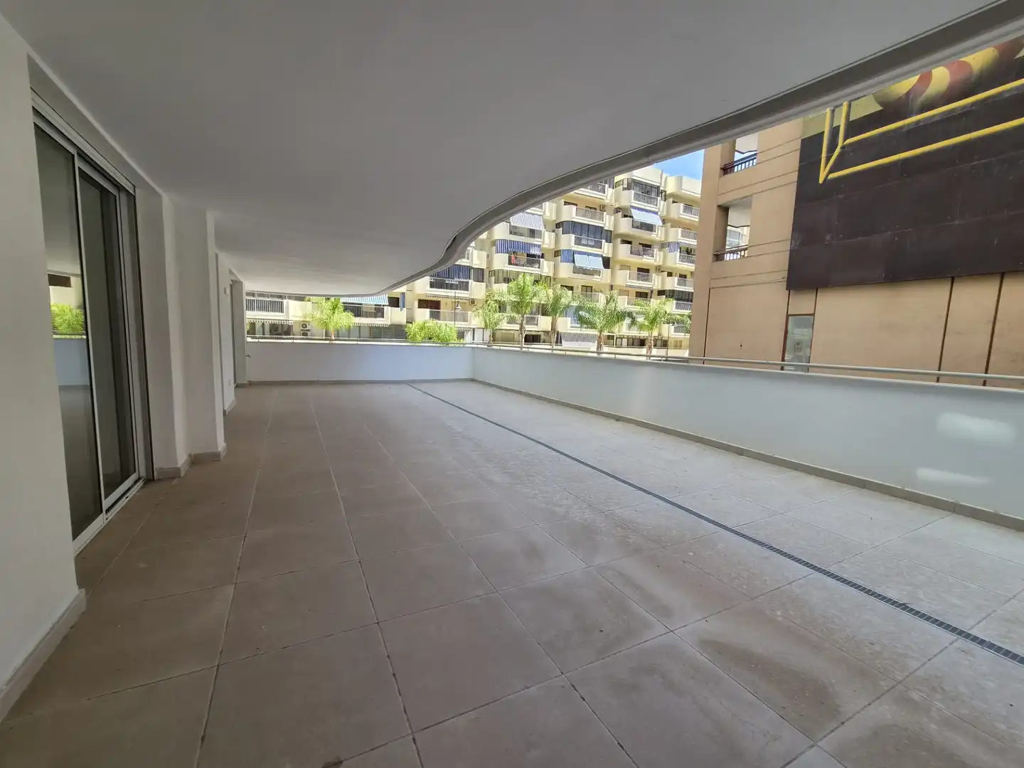 Piso de obra nueva con piscina en venta en Calle Colón 6