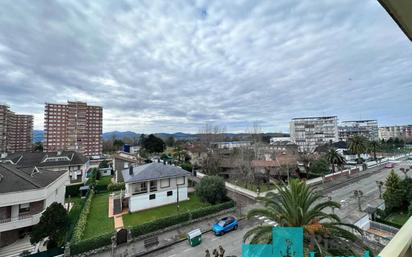 Exterior view of Flat for sale in Laredo  with Terrace and Balcony