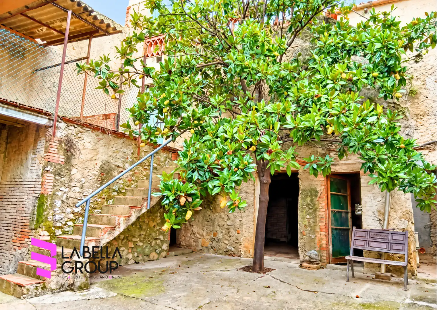Casa con balcone in vendita a Carrer del Carme