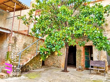 Casa con balcón en venta en Carrer del Carme