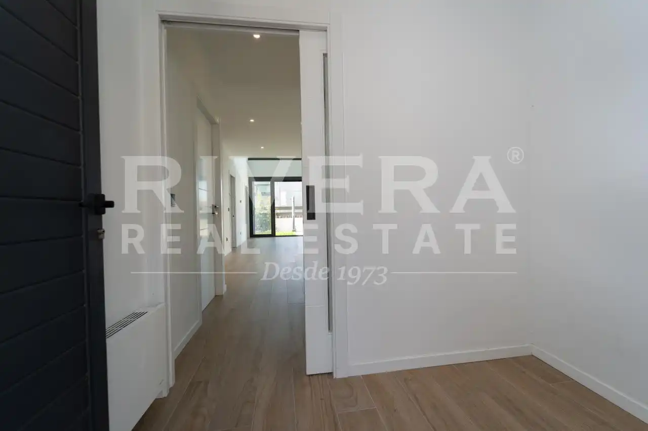 Vista exterior de Casa adosada en venta en Vigo  con Calefacción y Jardín privado