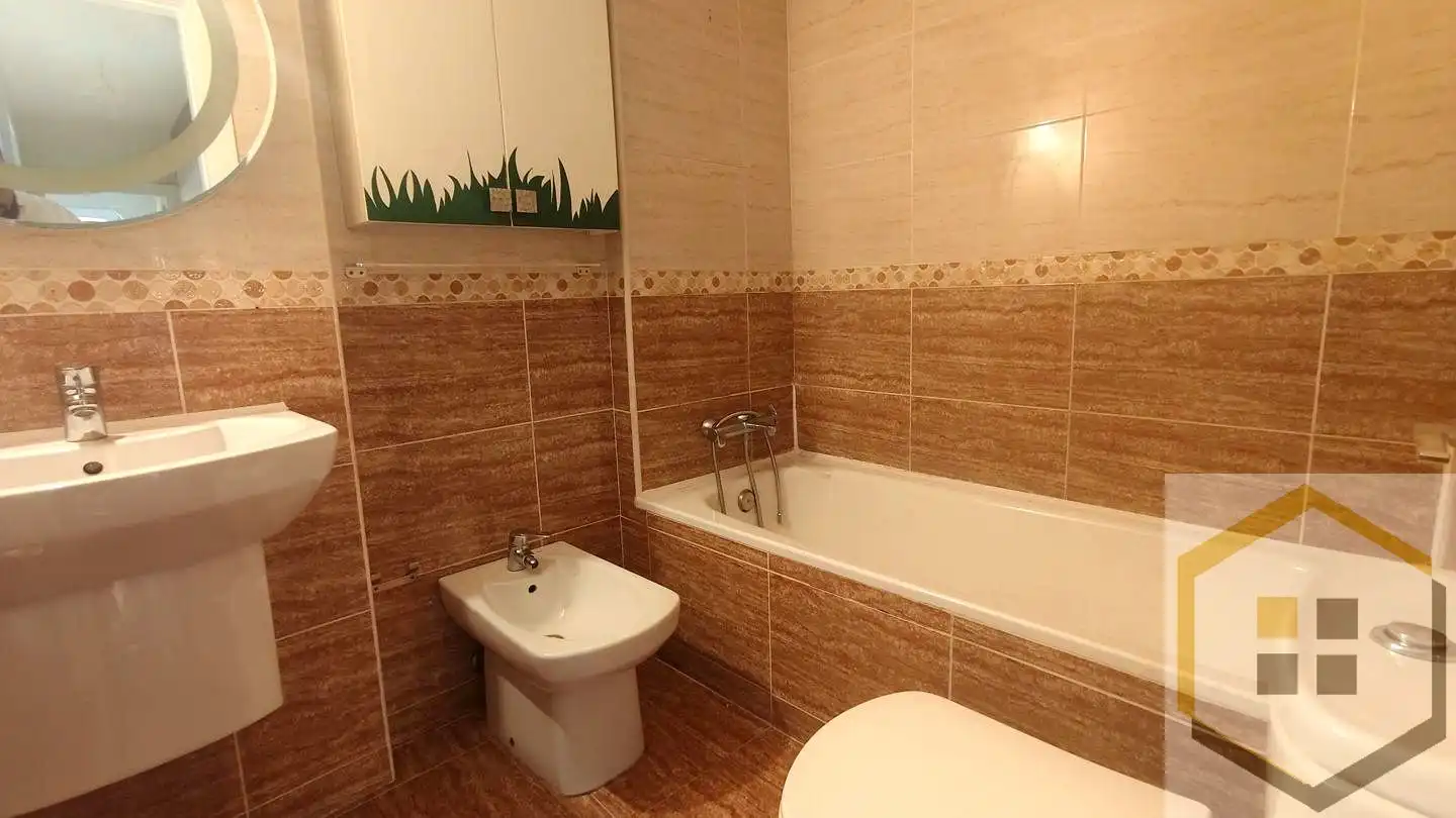 Bathroom of Flat for sale in Madrid  with Heating, Internet and Community pool