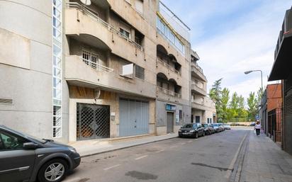 Vista exterior de Pis en venda en  Granada Capital amb Terrassa i Balcó