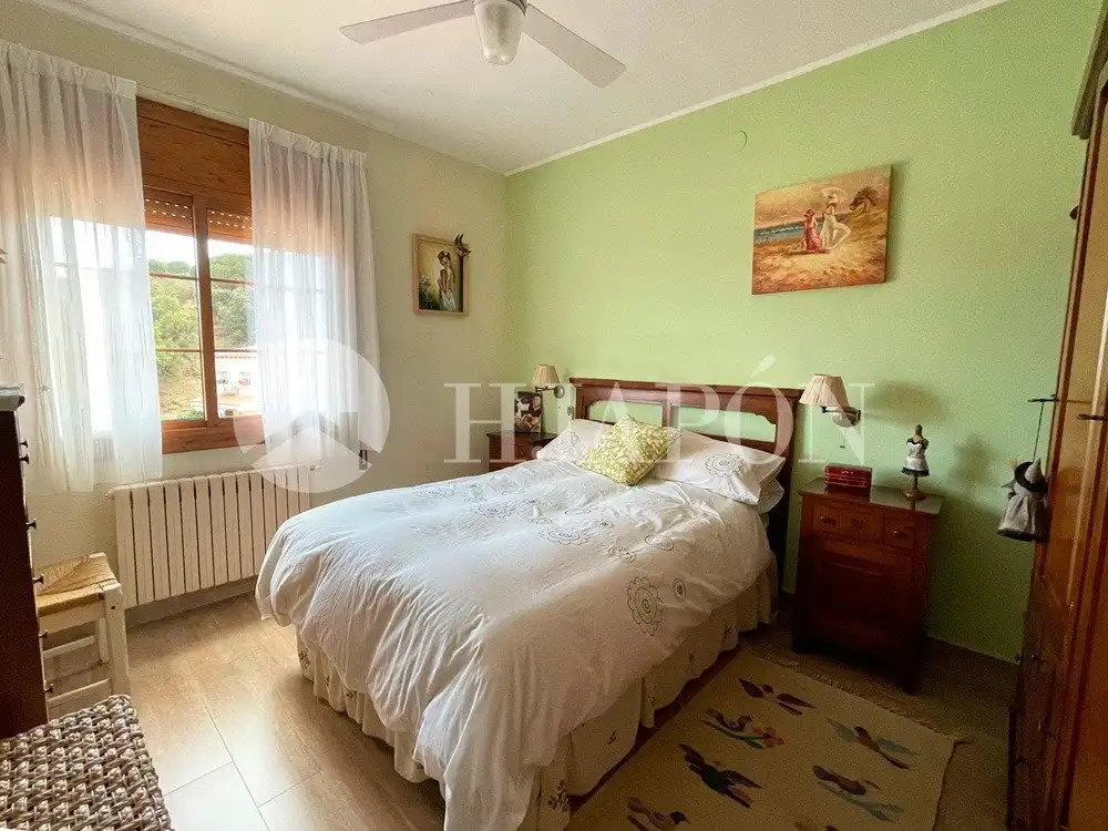 Dormitori de Casa o xalet en venda en Alella amb Jardí privat, Terrassa i Traster