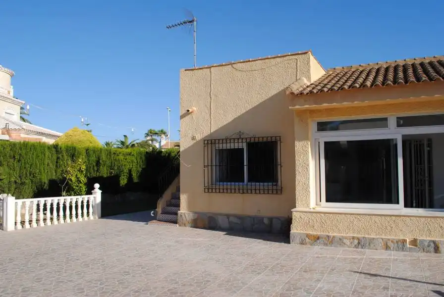 Vista exterior de Residencial en venta en Orihuela