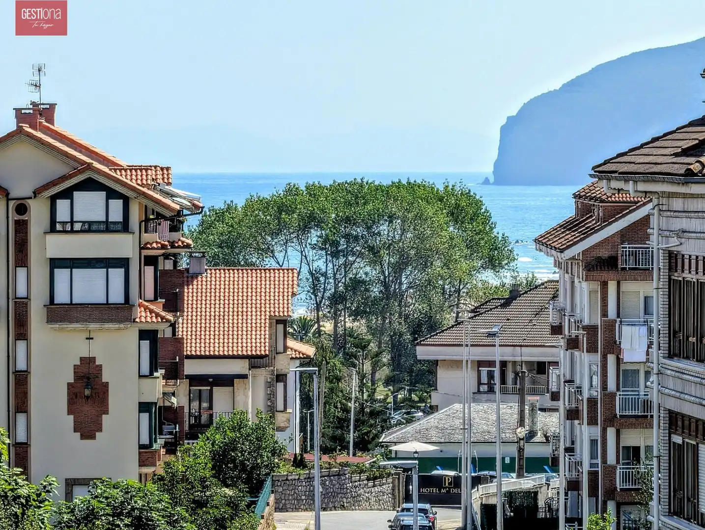 Vista exterior de Ático en venta en Noja con Calefacción, Terraza y Piscina comunitaria