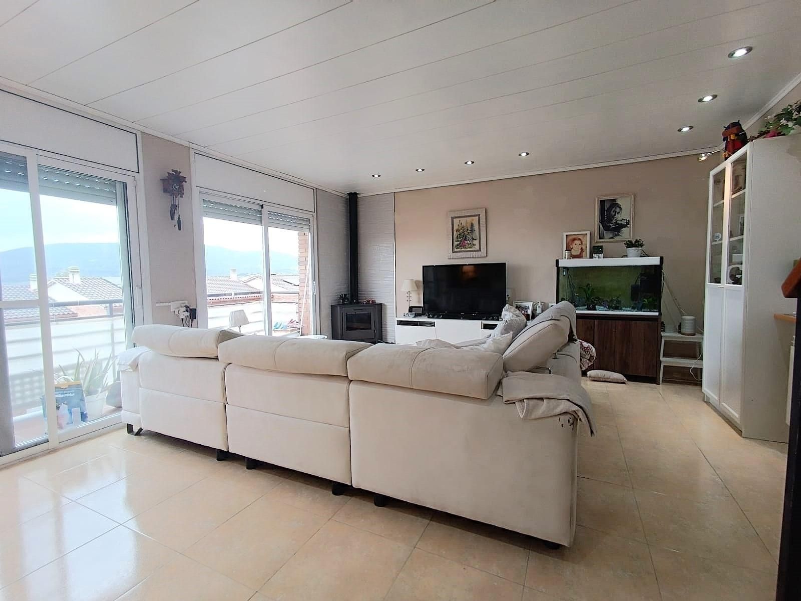 Sala de estar de Casa adosada en venta en Caldes de Montbui con Calefacción, Jardín privado y Parquet