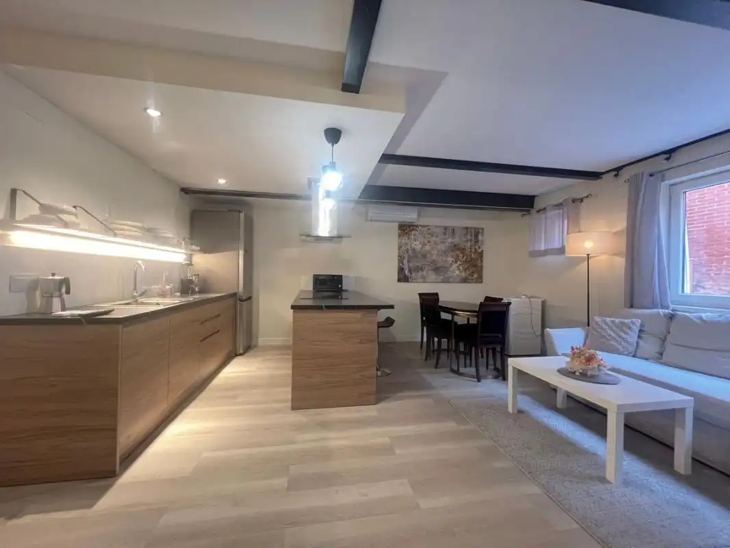 Ground floor for rent in Madrid  with Air Conditioner, Heating and Furnished