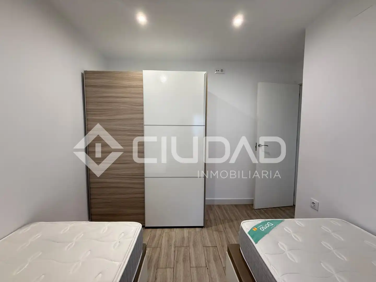 Habitación de Piso en venta en El Bosque con Aire acondicionado, Amueblado y Alarma