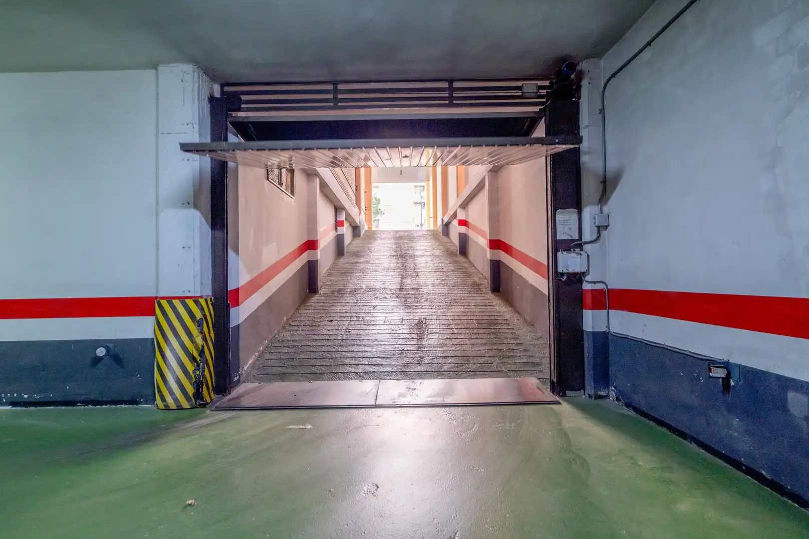 Parking of Flat for sale in Zaragoza  with Air Conditioner, Heating and Parquet flooring