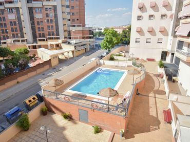 Pis amb piscina en venda a Calle Periodista José María Carulla 2