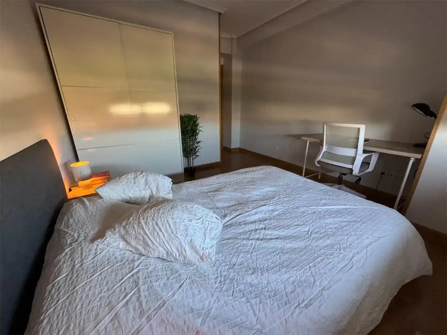 Habitación de Piso para compartir en  Logroño con Parquet y Amueblado