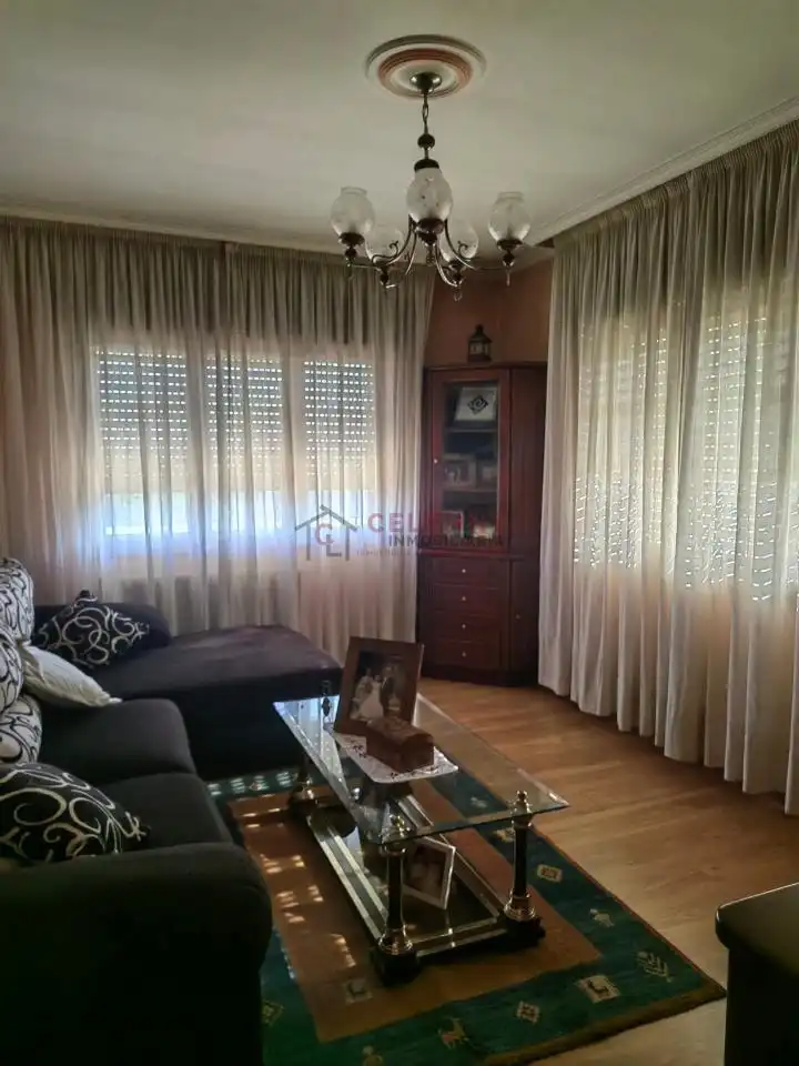 Sala d'estar de Casa o xalet en venda en Lalín amb Calefacció, Jardí privat i Traster