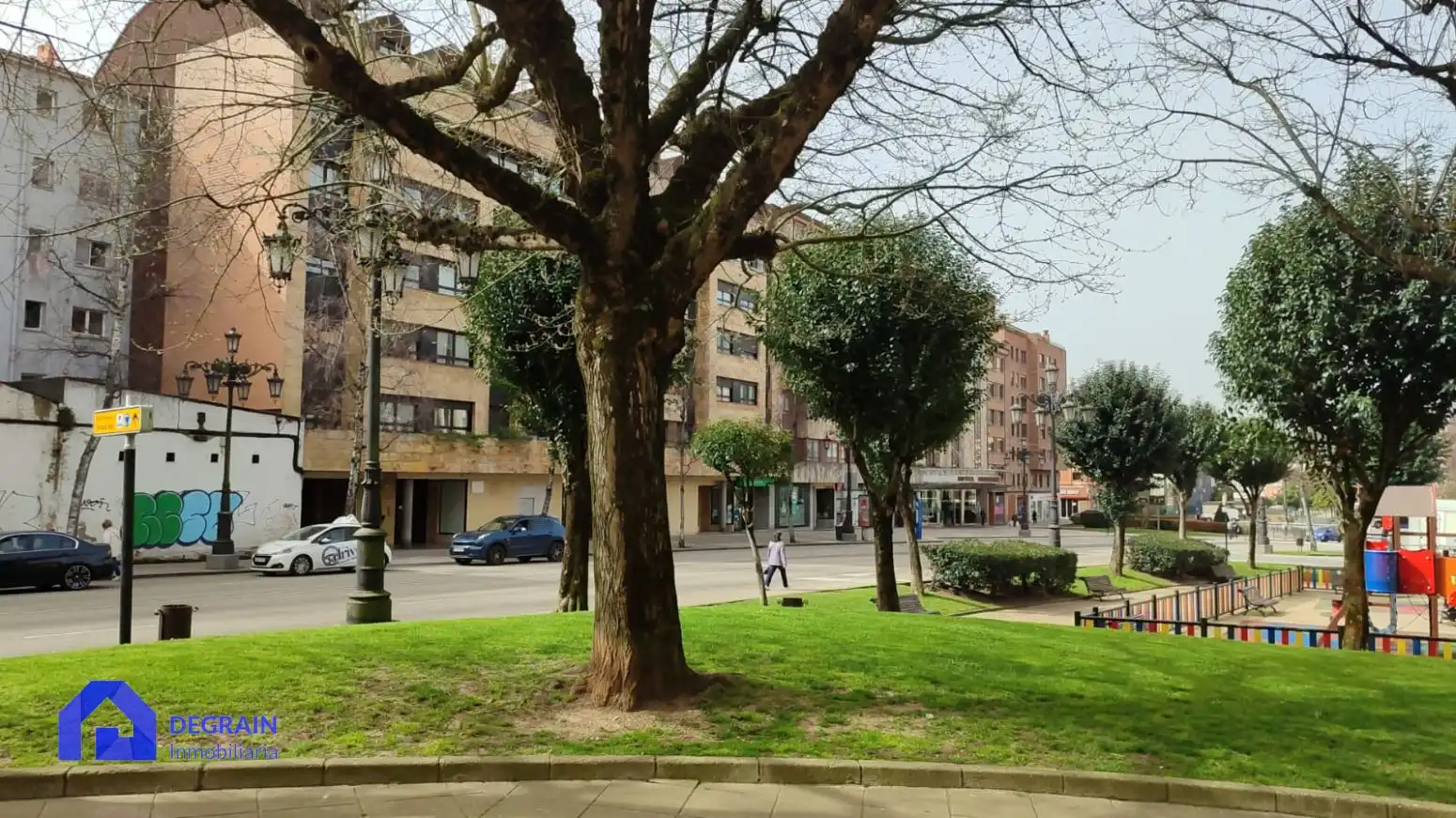 Außenansicht von Wohnung zum Verkauf in Oviedo  mit Abstellraum