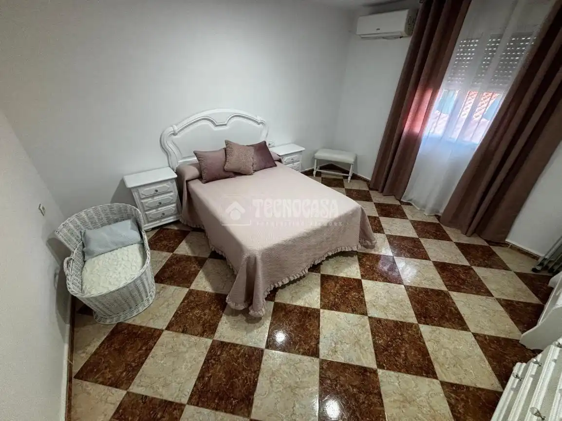 Dormitori de Casa o xalet en venda en Badajoz amb Aire condicionat i Terrassa
