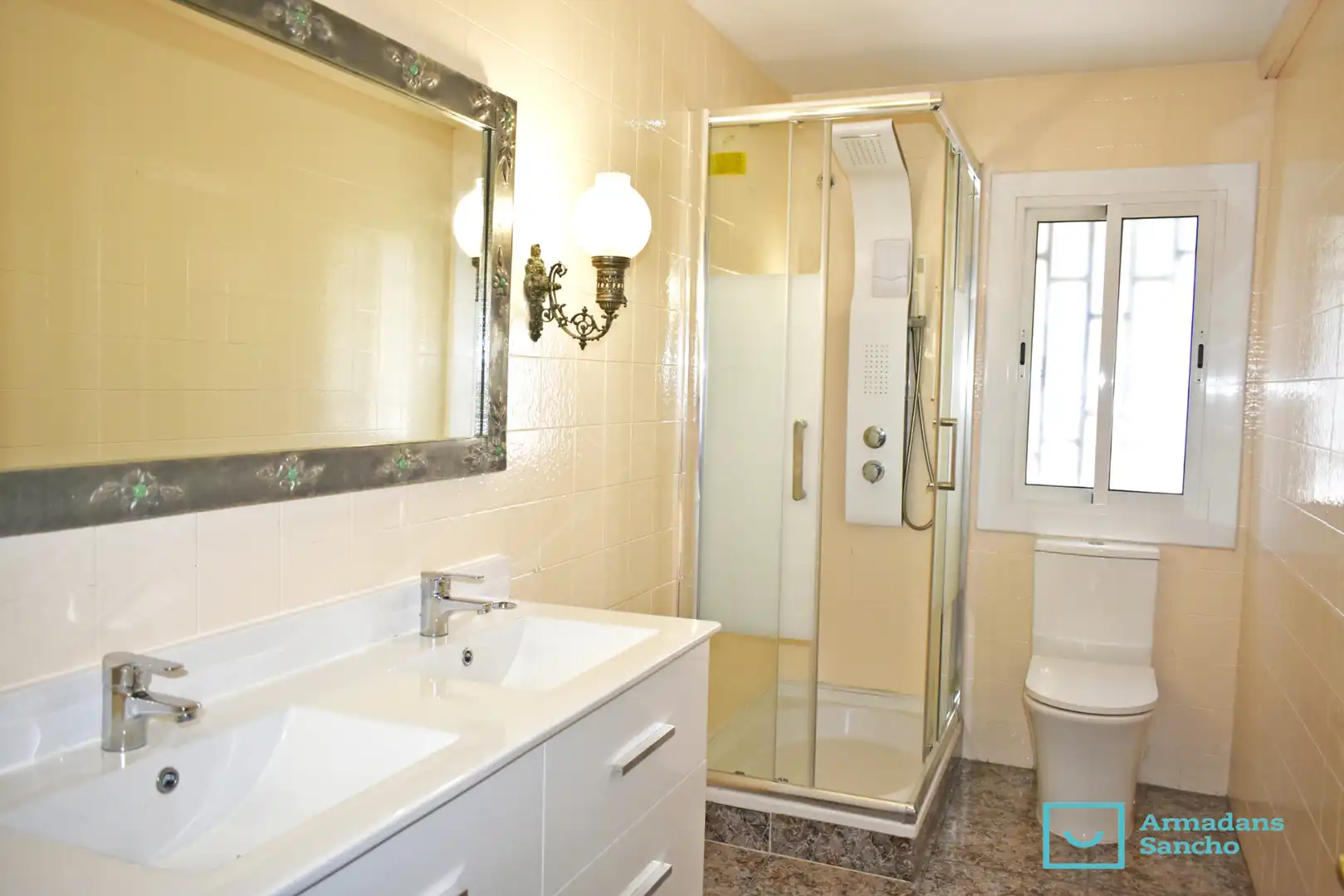 Baño de Casa o chalet de alquiler en Tiana con Horno