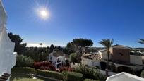 Vista exterior de Casa adosada en venda en Mijas amb Aire condicionat, Calefacció i Piscina