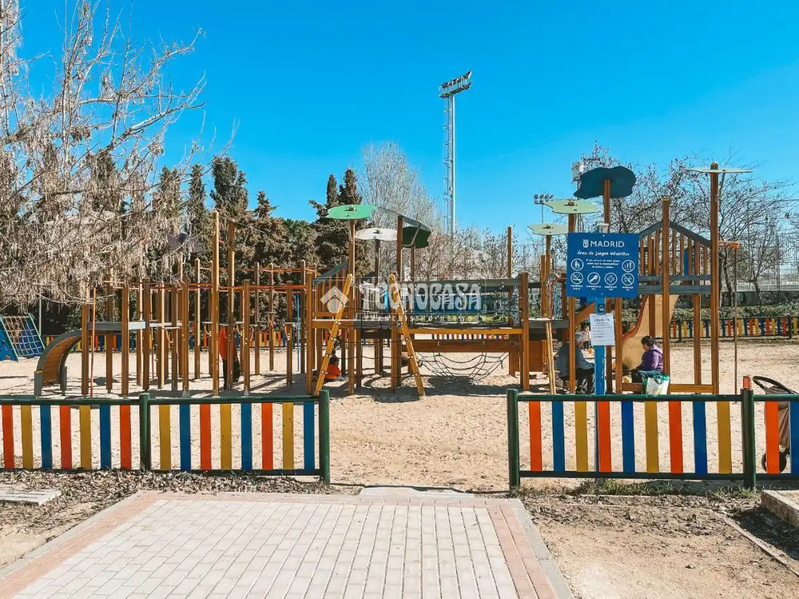 Jardí de Local en venda en Madrid amb Calefacció