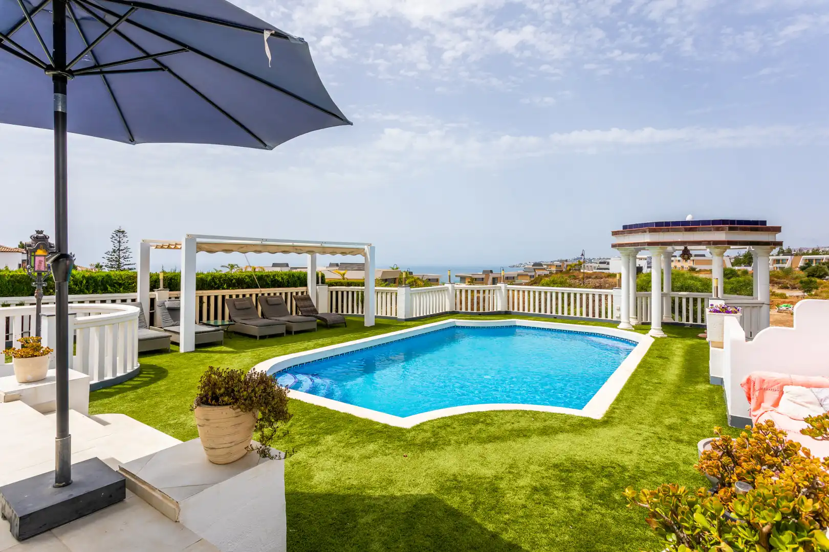 Swimming pool of Houses for sale in Mijas  with Air Conditioner, Private garden and Terrace