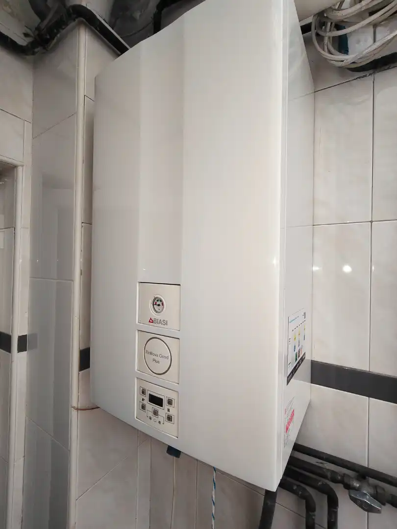 Baño de Piso en venta en Ripollet con Calefacción, Parquet y Terraza