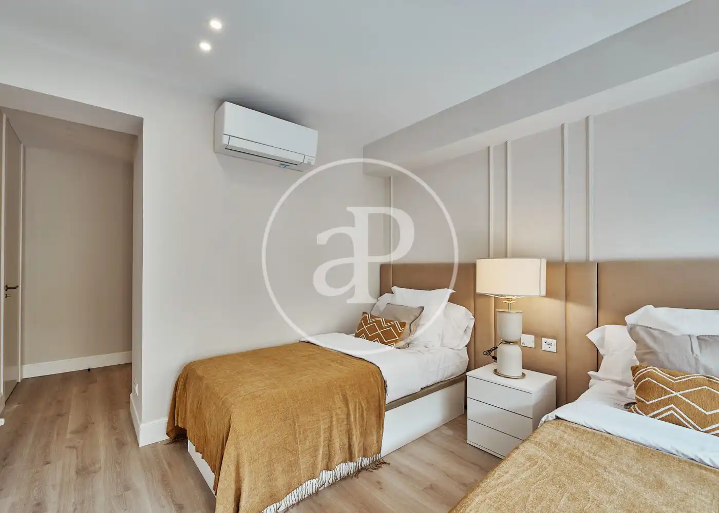 Bedroom of Flat for sale in Madrid  with Air Conditioner, Heating and Terrace