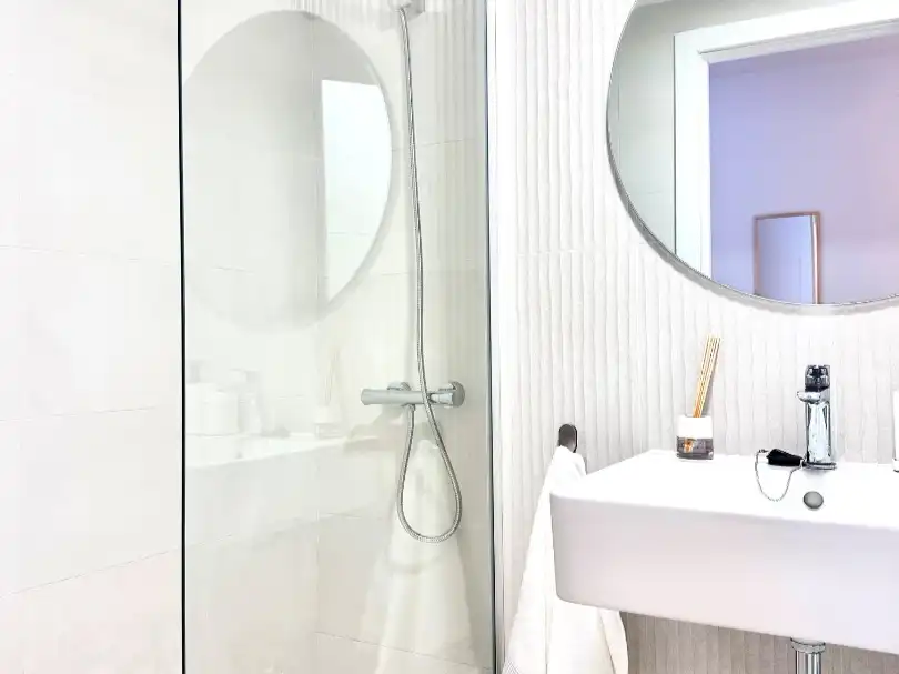 Bathroom of Flat for rent in Algeciras  with Balcony